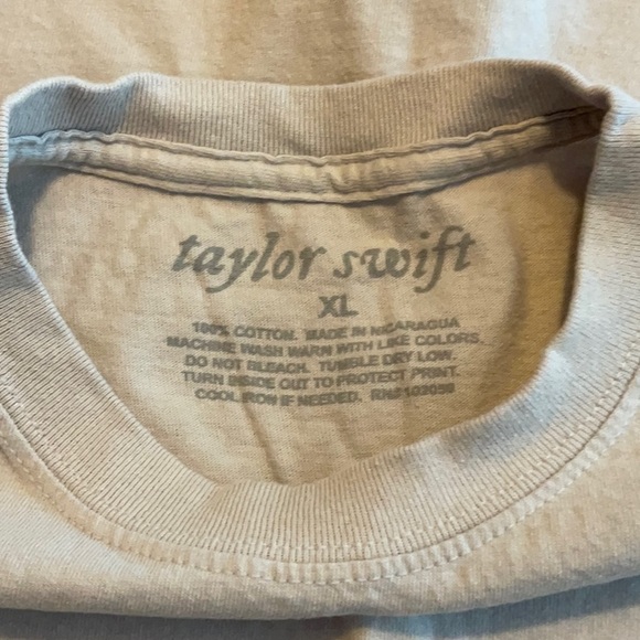 Taylor Swift Folklore Album Tee size XL - Picture 4 of 4